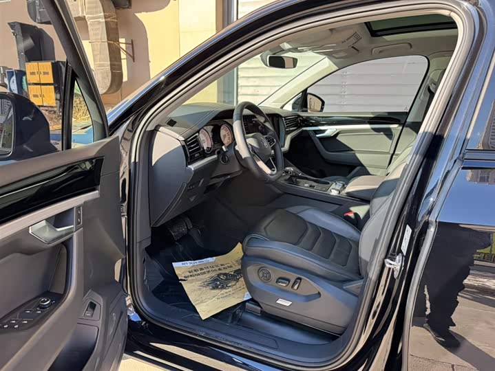 Фото 7 - Volkswagen Touareg