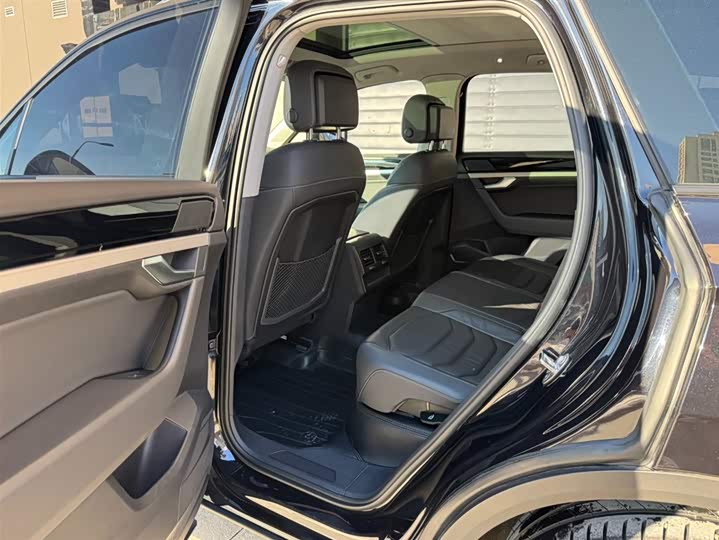 Фото 9 - Volkswagen Touareg