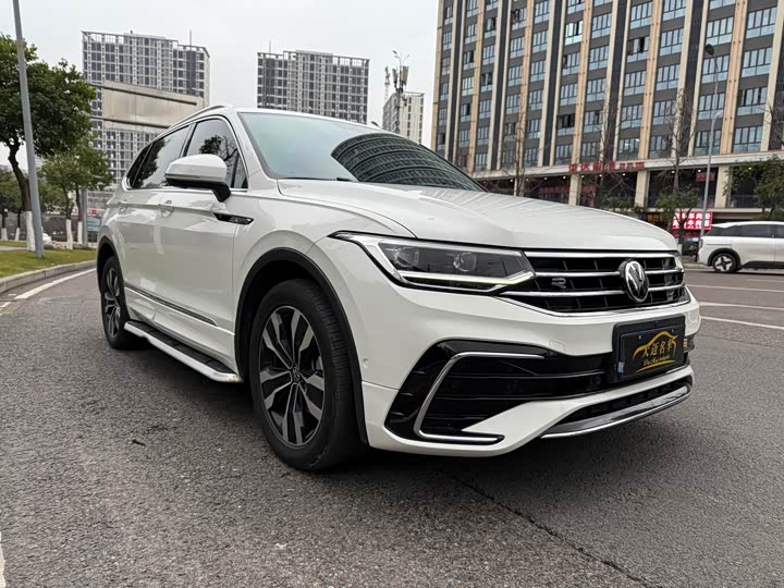 Фото 3 - Volkswagen Tiguan L Pro
