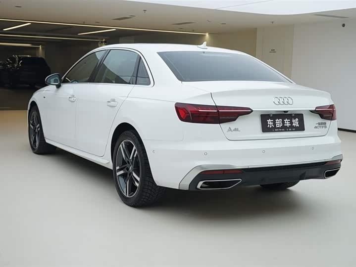 Фото 4 - Audi A4L