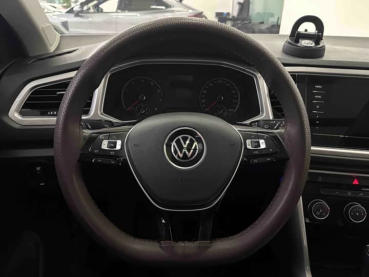 Фото 9 - Volkswagen T-Roc