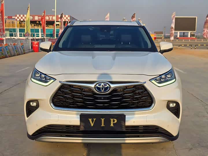 Фото 2 - Toyota Highlander