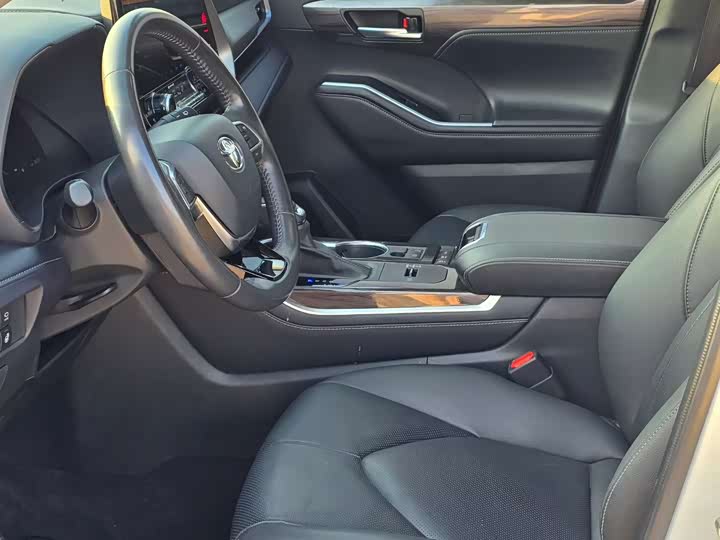 Фото 7 - Toyota Highlander