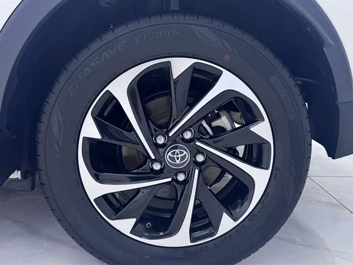 Фото 6 - Toyota Izoa