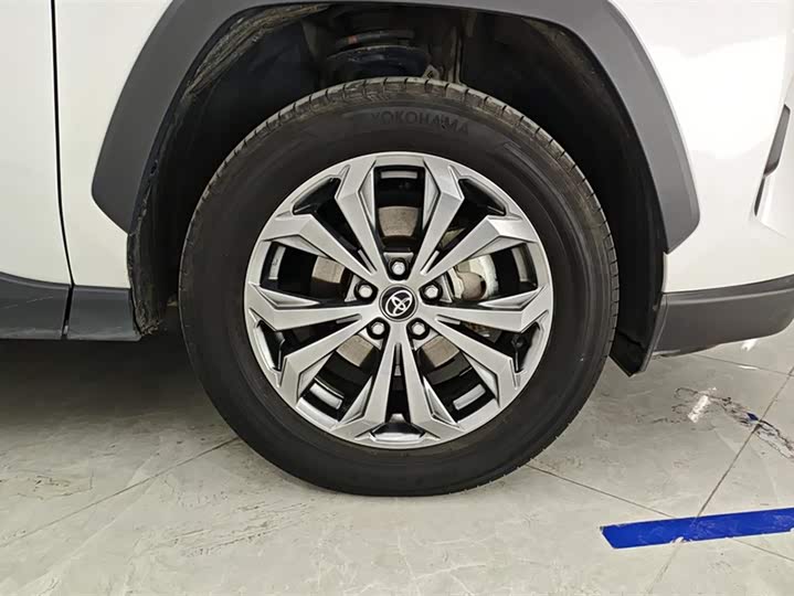 Фото 6 - Toyota RAV4