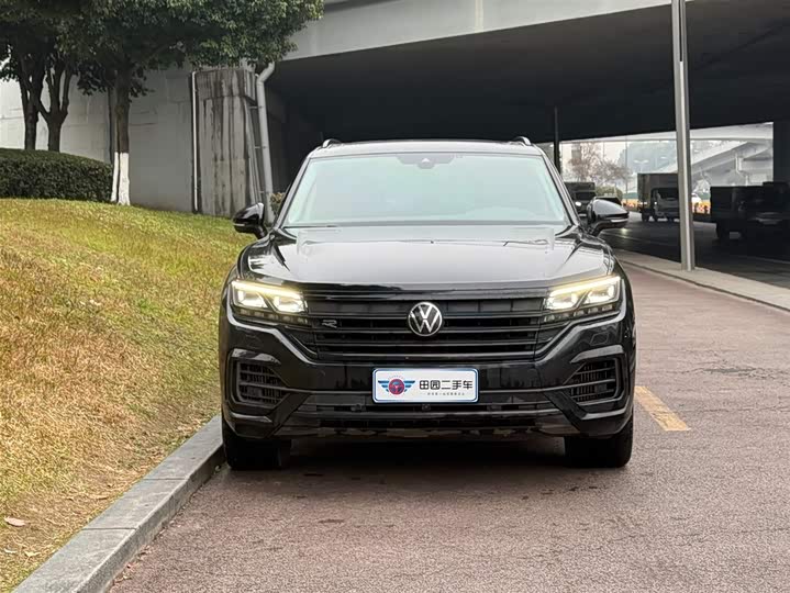 Фото 2 - Volkswagen Touareg