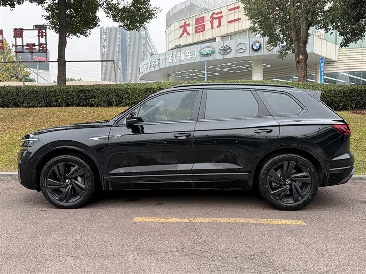 Фото 3 - Volkswagen Touareg