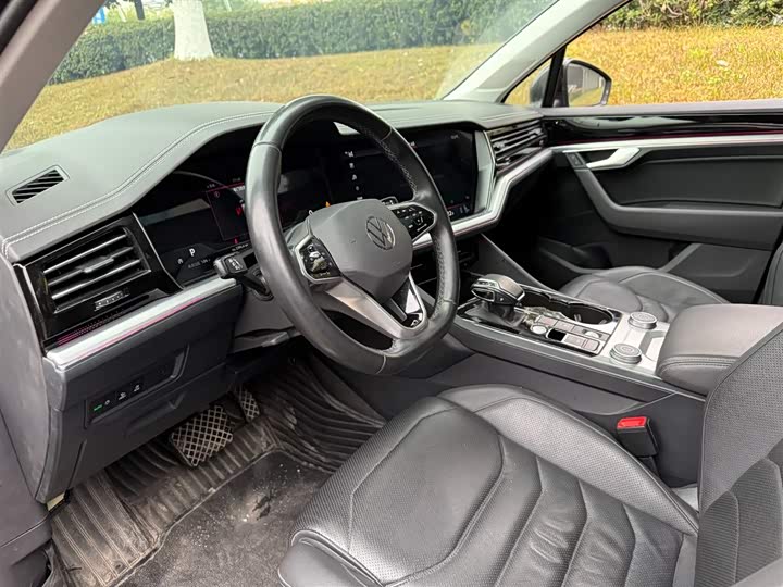 Фото 7 - Volkswagen Touareg