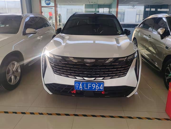 Фото 2 - Geely Atlas L