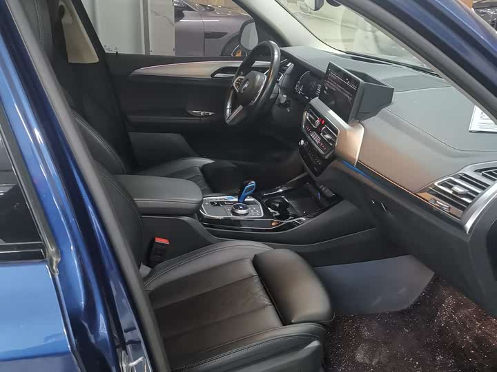 Фото 2 - BMW iX3