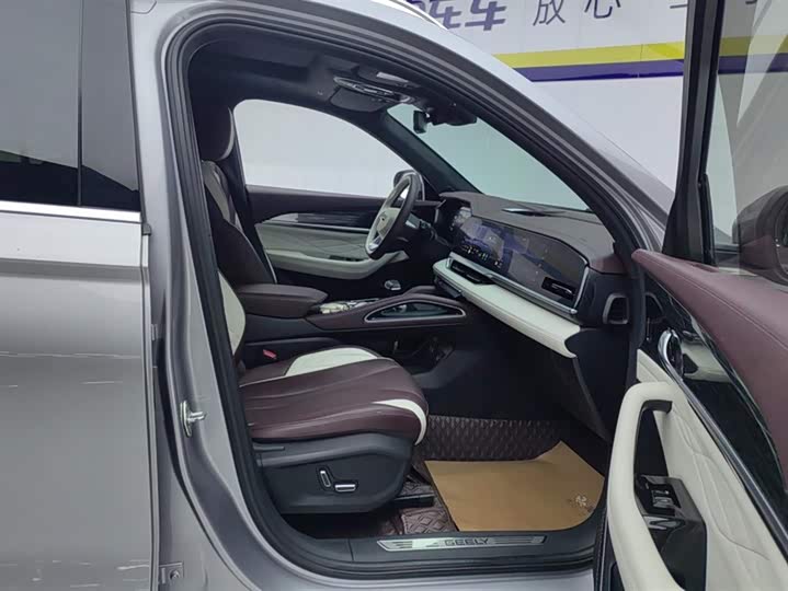 Фото 8 - Geely Monjaro