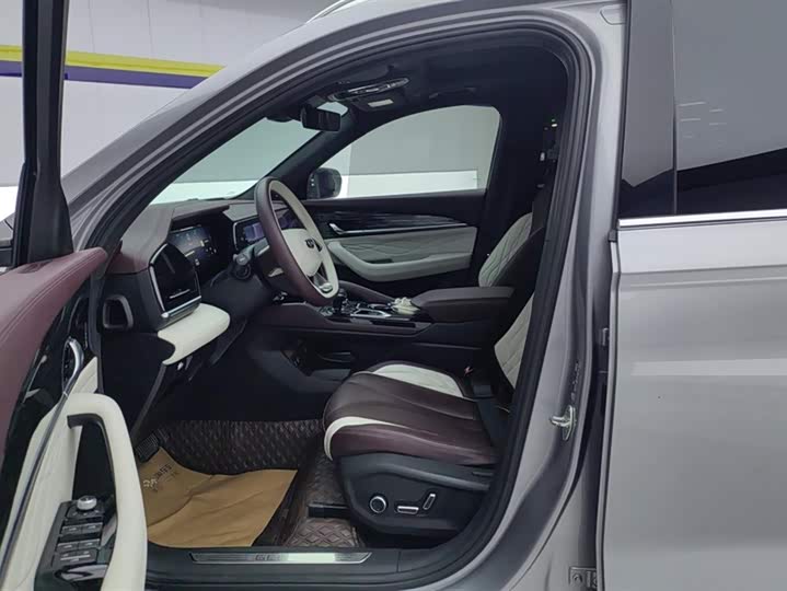 Фото 9 - Geely Monjaro