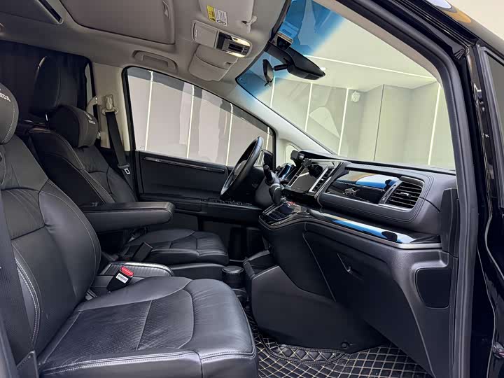 Фото 4 - Honda Elysion