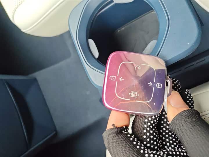 Фото 9 - Zeekr X