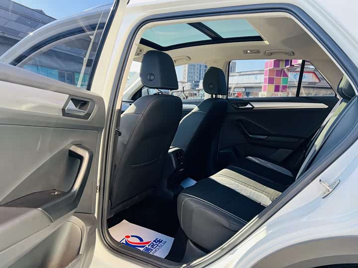 Фото 8 - Volkswagen T-Roc