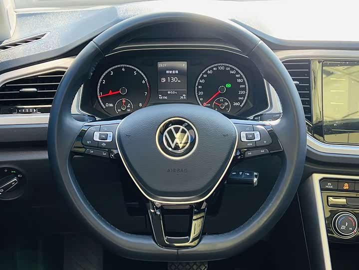Фото 9 - Volkswagen T-Roc