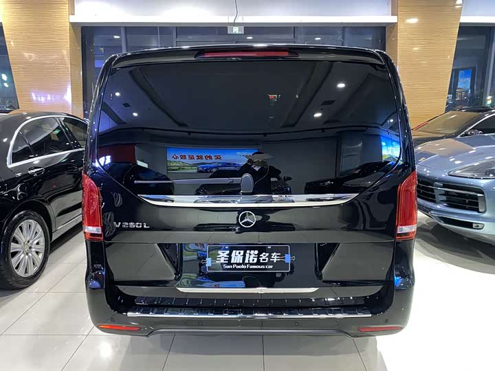 Фото 5 - Mercedes-Benz V-Class