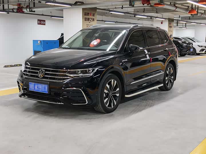 Фото 1 - Volkswagen Tiguan L Pro