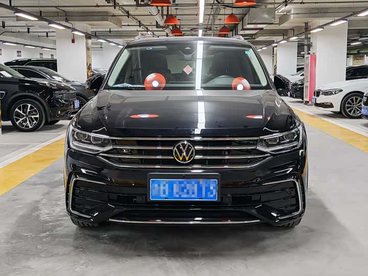 Фото 2 - Volkswagen Tiguan L Pro