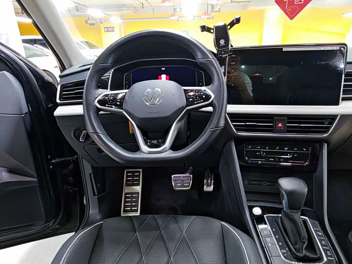 Фото 4 - Volkswagen Tiguan L Pro