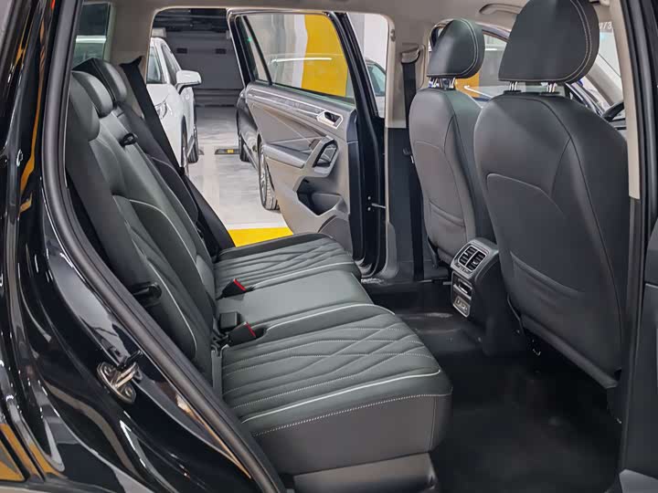 Фото 5 - Volkswagen Tiguan L Pro