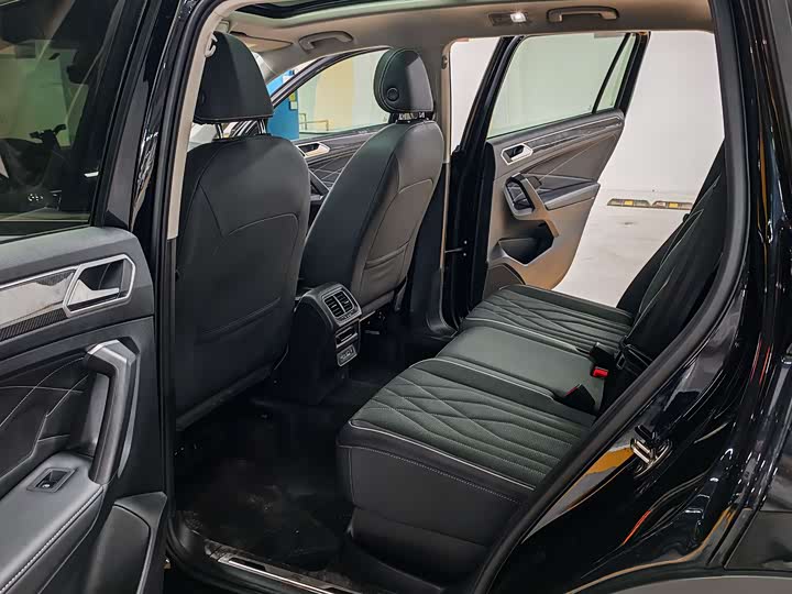 Фото 7 - Volkswagen Tiguan L Pro