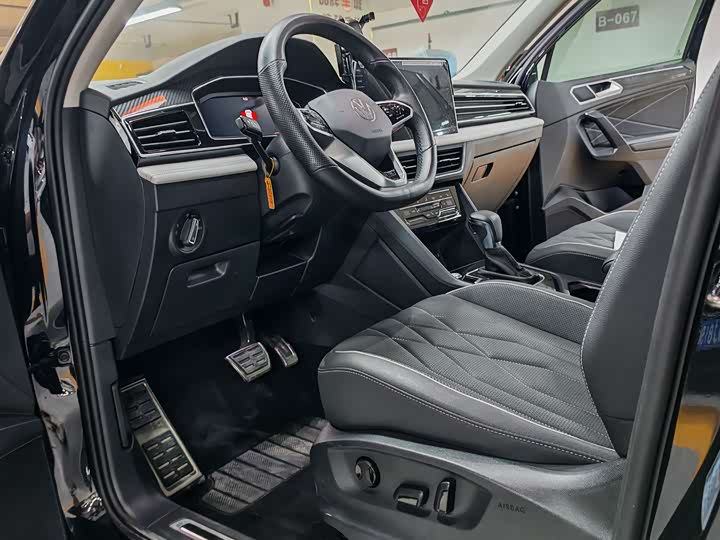 Фото 8 - Volkswagen Tiguan L Pro