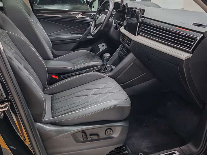 Фото 9 - Volkswagen Tiguan L Pro
