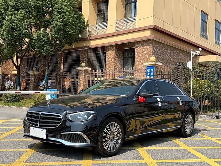 Фото 1 - Mercedes-Benz E-Class