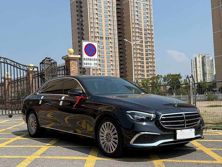 Фото 3 - Mercedes-Benz E-Class