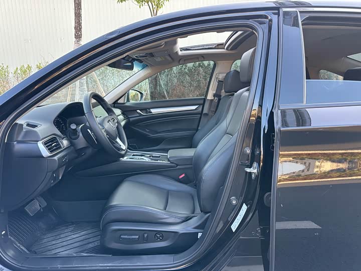 Фото 7 - Honda Accord