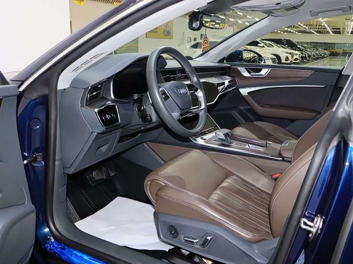 Фото 9 - Audi A7L