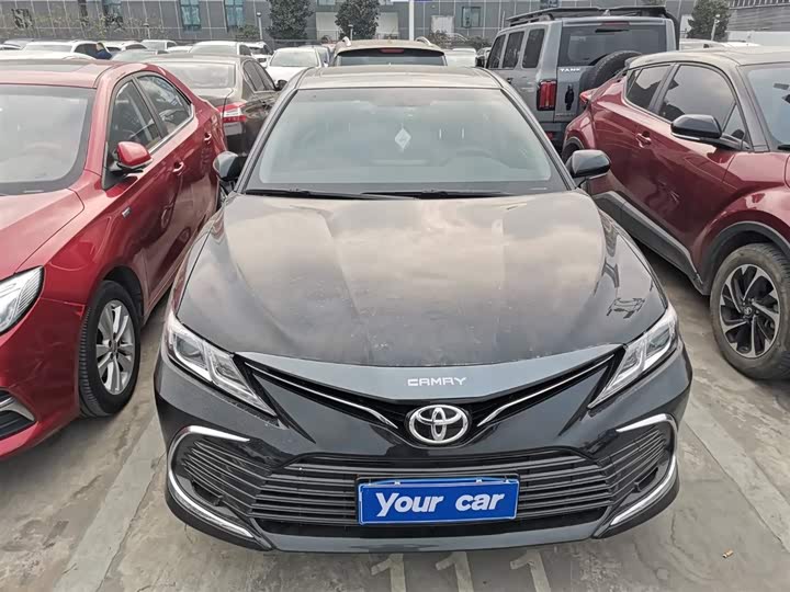 Фото 2 - Toyota Camry