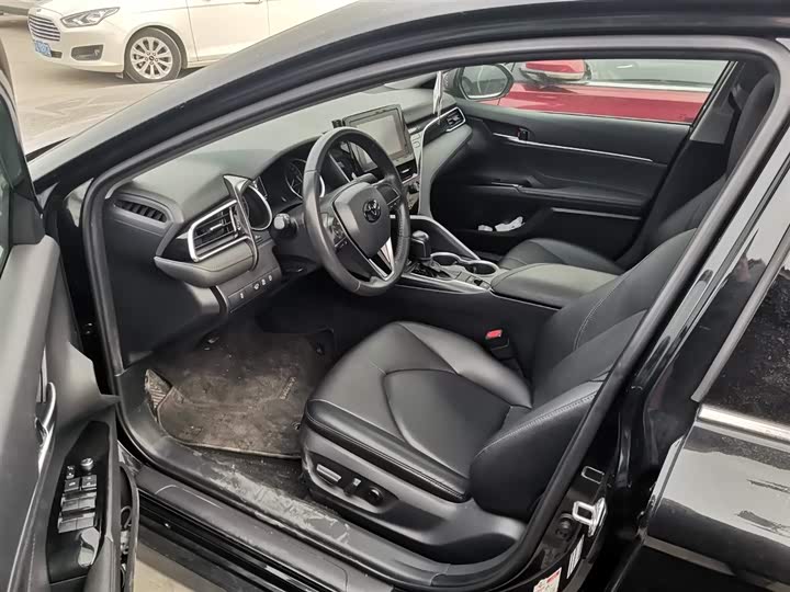 Фото 7 - Toyota Camry