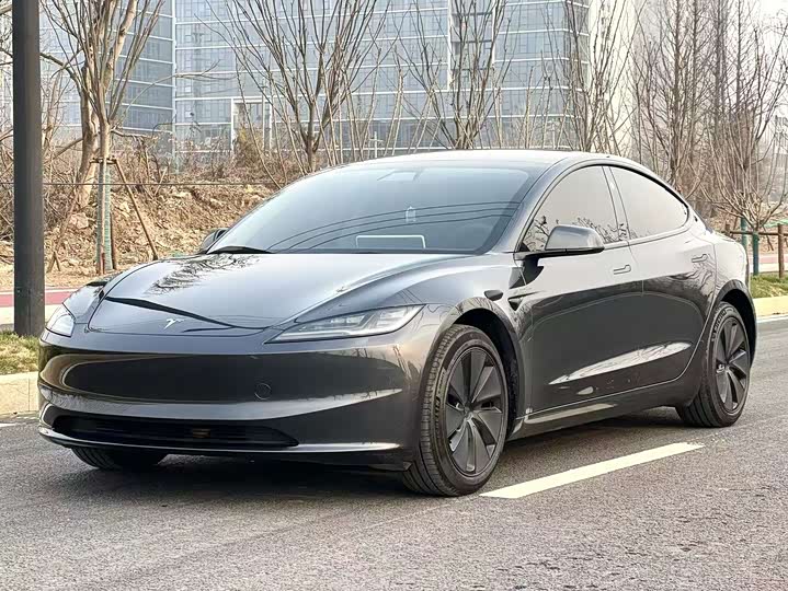 Фото 1 - Tesla Model 3