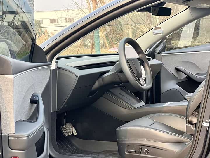 Фото 8 - Tesla Model 3