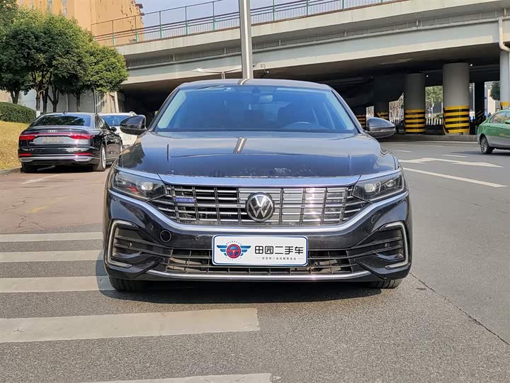 Фото 2 - Volkswagen Passat Hybrid