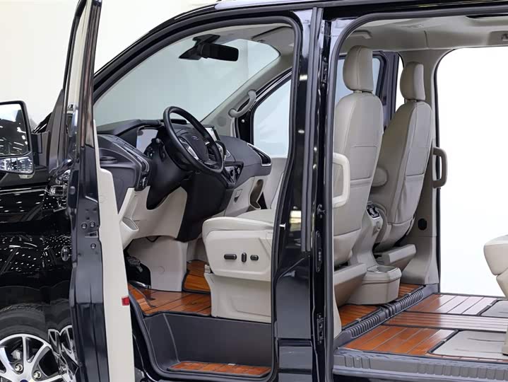 Фото 5 - Ford Tourneo