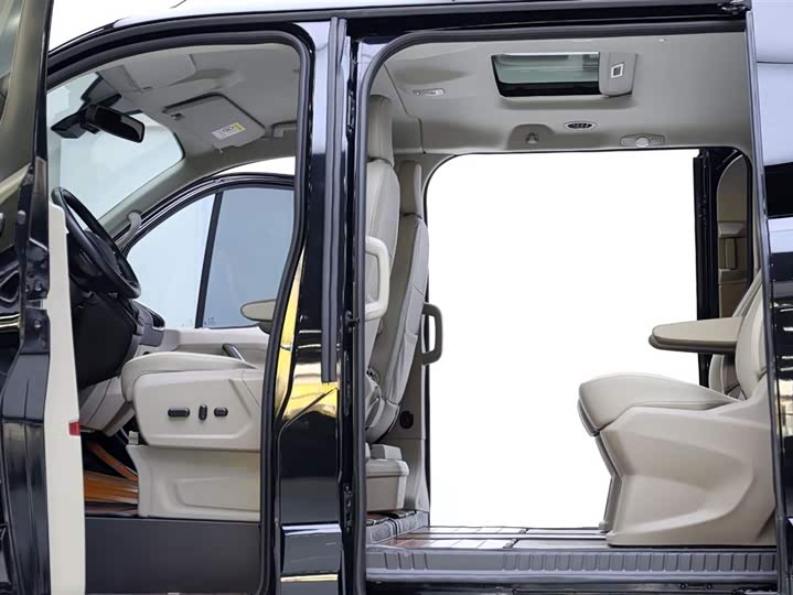 Фото 6 - Ford Tourneo