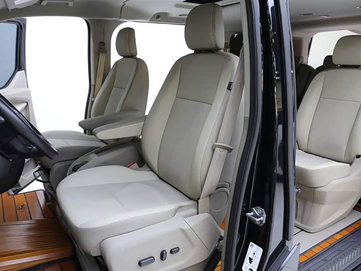 Фото 7 - Ford Tourneo