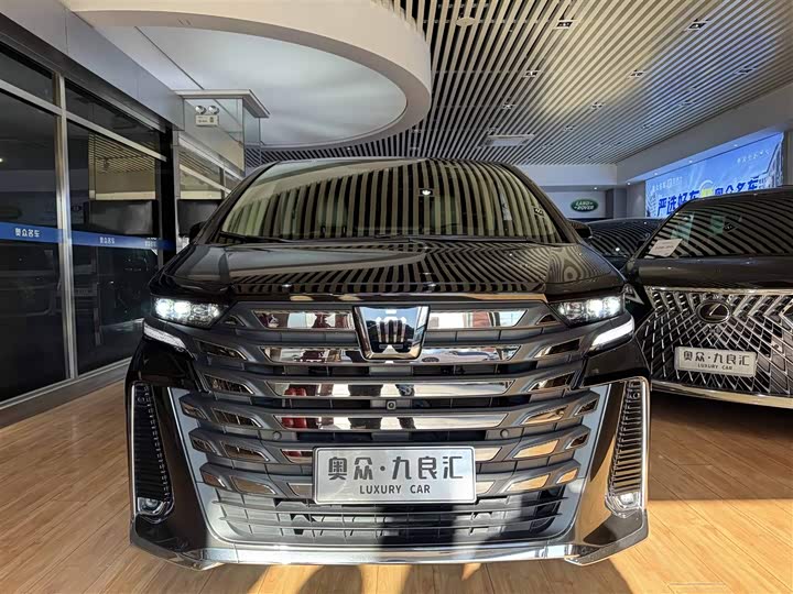 Фото 2 - Toyota Vellfire