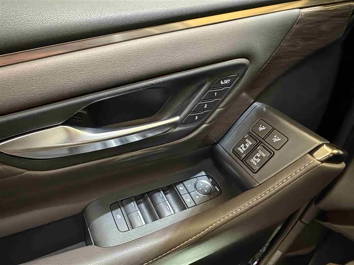 Фото 4 - Toyota Vellfire