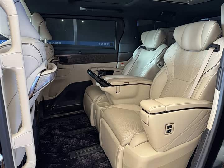 Фото 6 - Toyota Vellfire