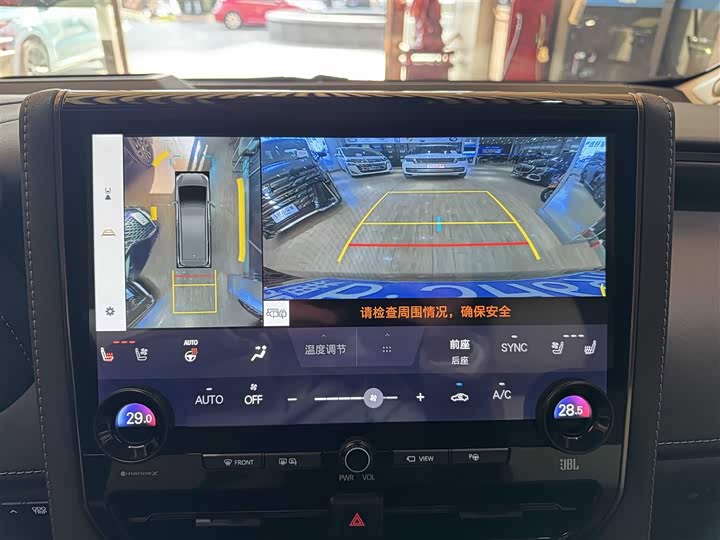 Фото 8 - Toyota Vellfire