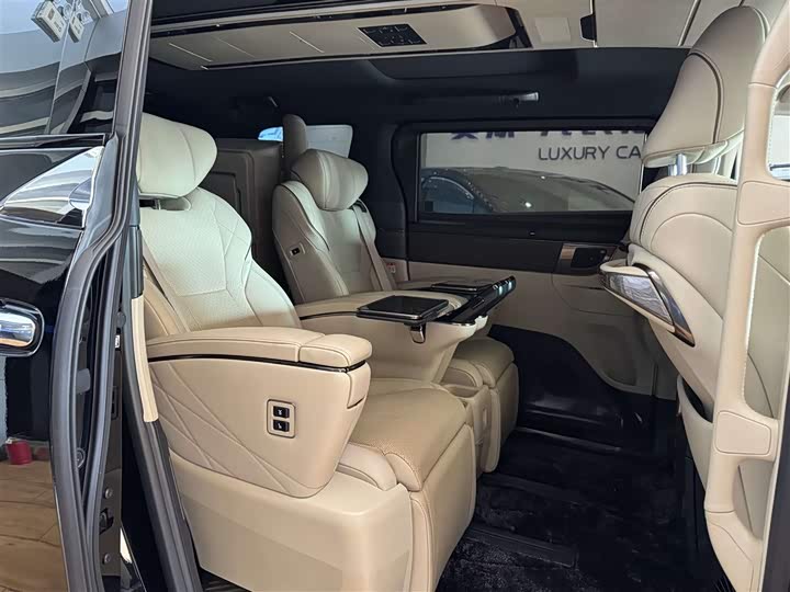 Фото 9 - Toyota Vellfire