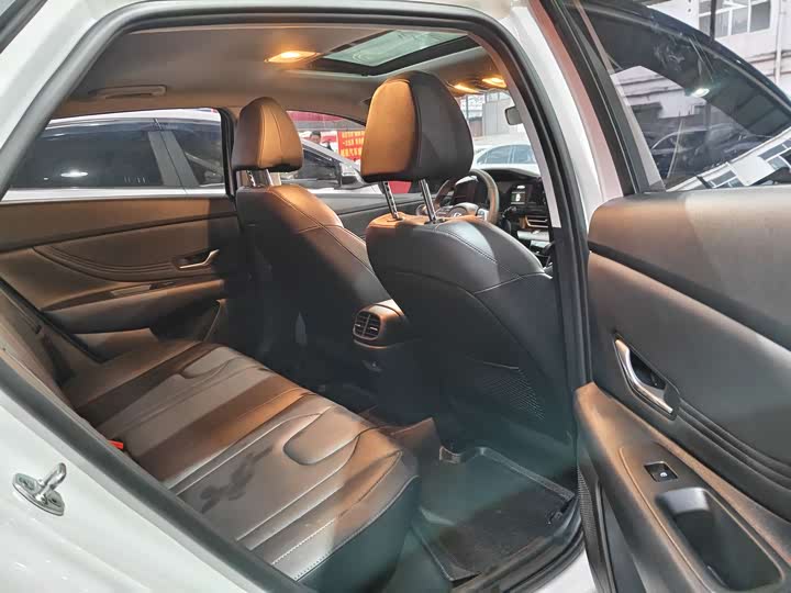 Фото 8 - Hyundai Elantra N line