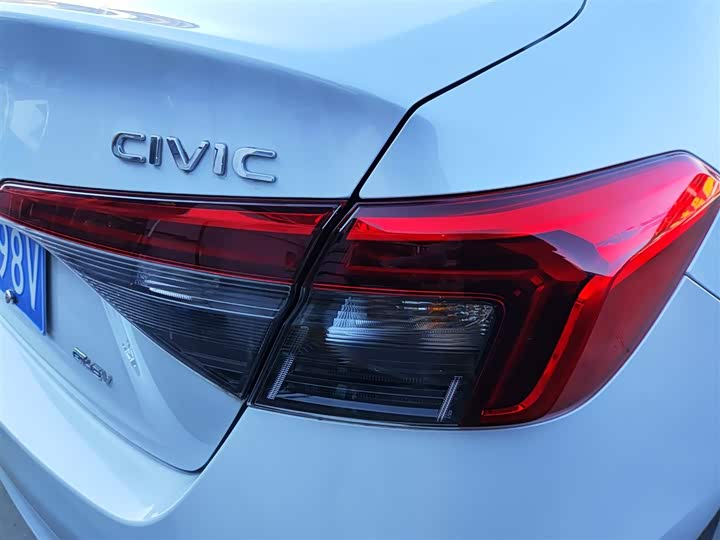 Фото 8 - Honda Civic