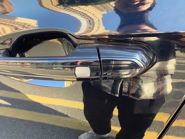 Фото 8 - Cadillac XT5