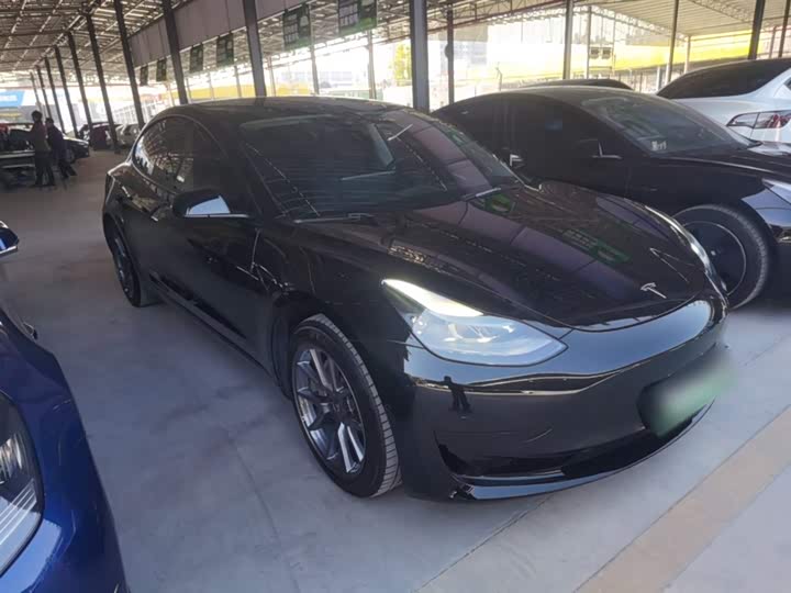 Фото 4 - Tesla Model 3