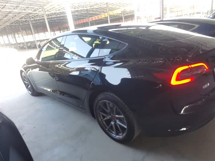 Фото 5 - Tesla Model 3